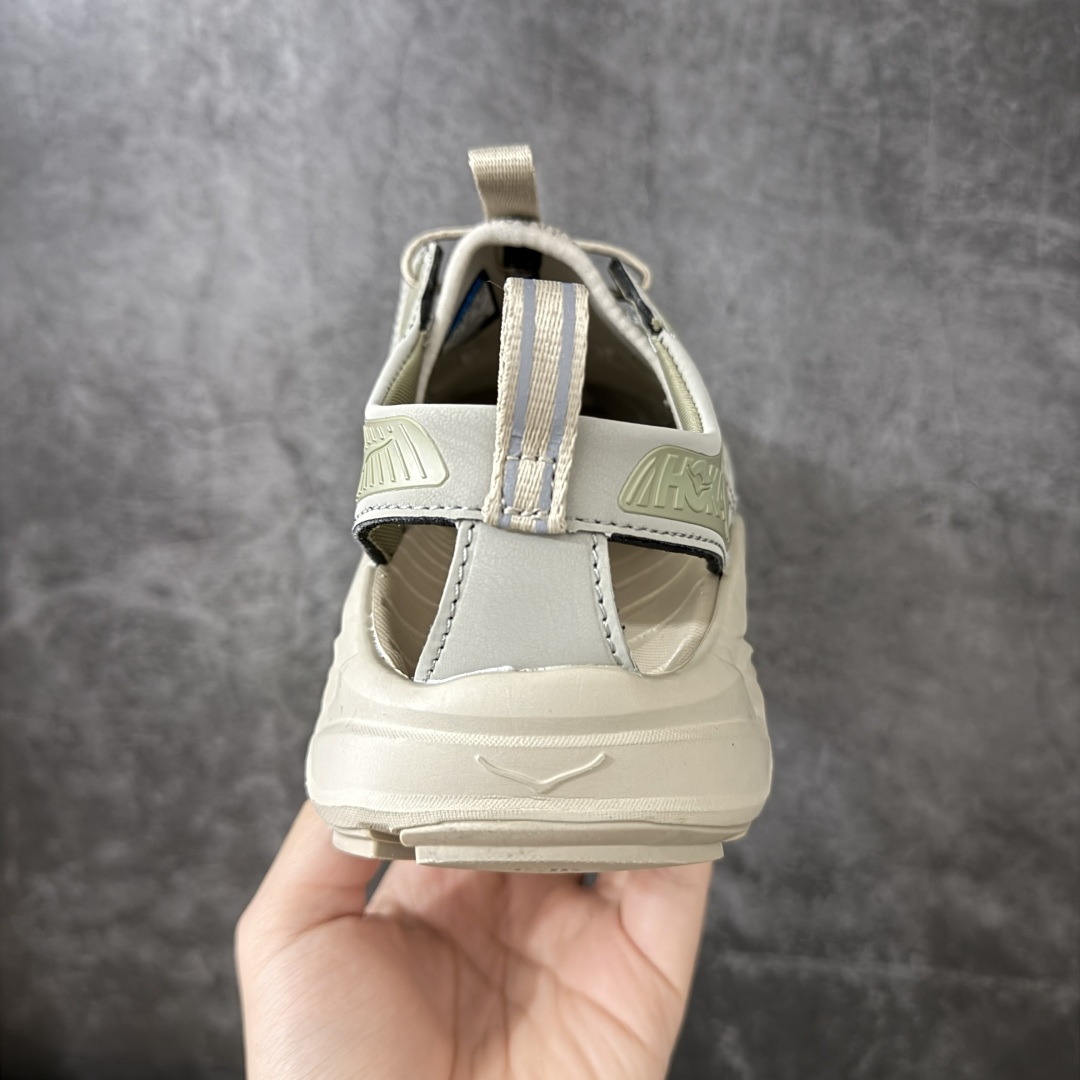 图片[4]-【绿x版】HOKA One One Hopara Sandals 霍帕拉系列水路两用溯溪涉水休闲户外露营凉鞋 作为先锋品牌的 HOKA ONE ONE总是以独特的方式 HOPA RA是一款溯溪鞋 又名排水鞋 可长期用于涉水和溯溪 保护脚底和脚趾的安全和舒适 鞋面材料速干 透气 耐磨 鞋底防滑 耐磨 抓地能力强 出于安全考虑 设计要求较高 涉水溯溪过程中 水 泥沙 可以直接从鞋内大孔排出 细纹鞋底使在岩石上抓地能力强 避免打滑 而上路后 鞋面具有快干透气等优点 尺码：36 36.5 37.5 38 39 40 40.5 41 42 42.5 43 44 45-选品中心
