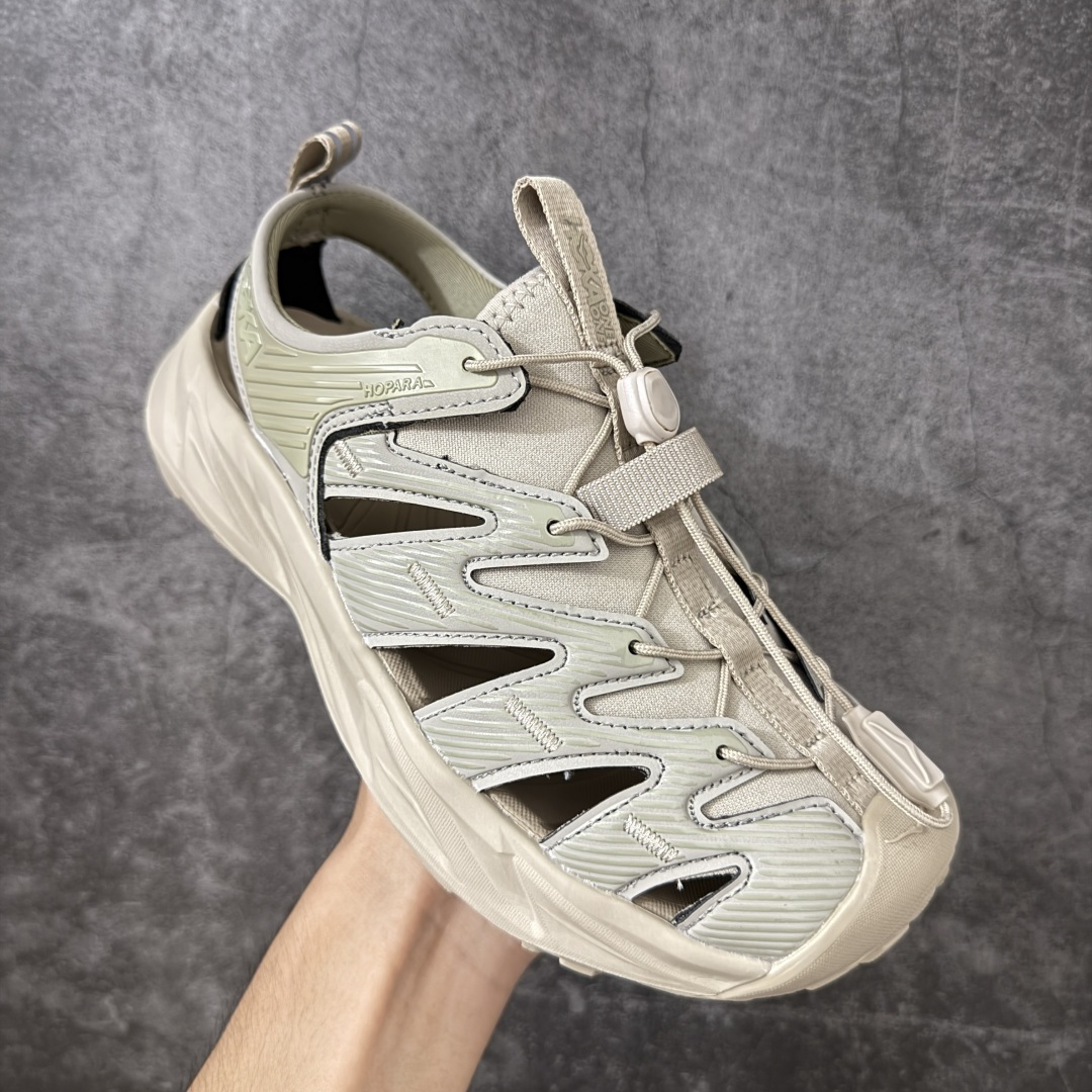 图片[3]-【绿x版】HOKA One One Hopara Sandals 霍帕拉系列水路两用溯溪涉水休闲户外露营凉鞋 作为先锋品牌的 HOKA ONE ONE总是以独特的方式 HOPA RA是一款溯溪鞋 又名排水鞋 可长期用于涉水和溯溪 保护脚底和脚趾的安全和舒适 鞋面材料速干 透气 耐磨 鞋底防滑 耐磨 抓地能力强 出于安全考虑 设计要求较高 涉水溯溪过程中 水 泥沙 可以直接从鞋内大孔排出 细纹鞋底使在岩石上抓地能力强 避免打滑 而上路后 鞋面具有快干透气等优点 尺码：36 36.5 37.5 38 39 40 40.5 41 42 42.5 43 44 45-选品中心