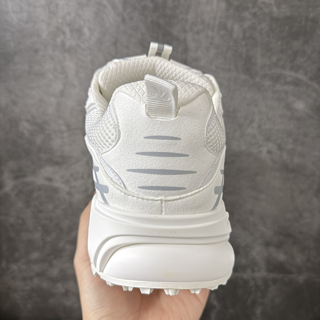 图片[4]-【莞顶礼盒】Lv Tatic Runner Tatic Runner系列厚底老爹鞋，是品牌近年推出的复古运动风鞋款，主打街头潮流与日常穿搭结合的风格。鞋身侧面带有醒目的字母标识，后跟处印有\”VUITTON\”字样，辨识度拉满。采用锯齿状防滑橡胶大底，搭配加厚中底，自带增高效果的同时，也提供了优秀的抓地力和缓震性能，适配日常通勤、城市漫步等多种场景！ ■面料： 原版进口绒面皮革＋透气网眼 ■内里：原版定制透气网里 ■鞋底：原版开模双色TPU组合底 ■底厚：5CM ■尺码：38-45-选品中心