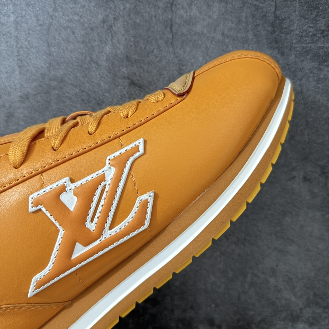 图片[6]-【纯原S版】莞产顶级LOUIS VUITTON × NIGO 联名款 Buttersoft FW25 牛皮革压纹 系带圆头 低帮系带圆头运动鞋 LV × Nigo 联名 FW25 最新 Buttersoft 系列 菲董操刀设计，阿甘鞋轮廓融合面包鞋风格 鞋型饱满但比例克制，上脚呈现慵懒高级感 厚鞋舌＋宽鞋带结构 鞋面采用头层牛皮＋羊皮革压纹 皮质细腻，纹理自然，耐看耐穿 鞋底为原版开模防滑 TPU 大底 全系列暴力拆借 原版开发 结构、比例与用料统一度高 尺码：36 37 38 39 40 41 42 43 44 45-选品中心