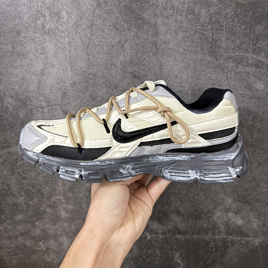 图片[2]-【手绘定制版】NIKE INITIATOR 创始者系列复古休闲运动舒适跑鞋 此款为人工手绘定制图案 原版基于Nike Initiator修改款 加以创意定制 完美品质做工 个性十足 原厂原档案数据开发 原盒包装 舒适有型适合日常穿着 该鞋款延续千禧年经典设计搭载泡绵中底厚实而轻盈 匠心细节巧搭立体耐克勾标志焕新演绎复古跑鞋 货号：FZ9020-100 尺码：36-45带半码-选品中心