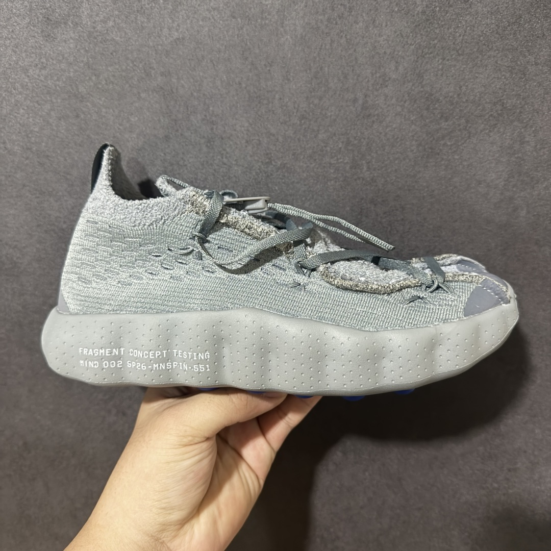 【公司级】 Nike Mind 002 SP FK舒适耐穿 透气 训练鞋 透气孔洞、品牌徽标、拉环以及标志性的压力舱系统等元素，在侧身、鞋舌、后跟和外底等位置巧妙布局，不仅美化了鞋款造型，更强化了其功能性。 货号∶IQ8504 001 码数∶36-45含半码 编码∶XXB220230-选品中心