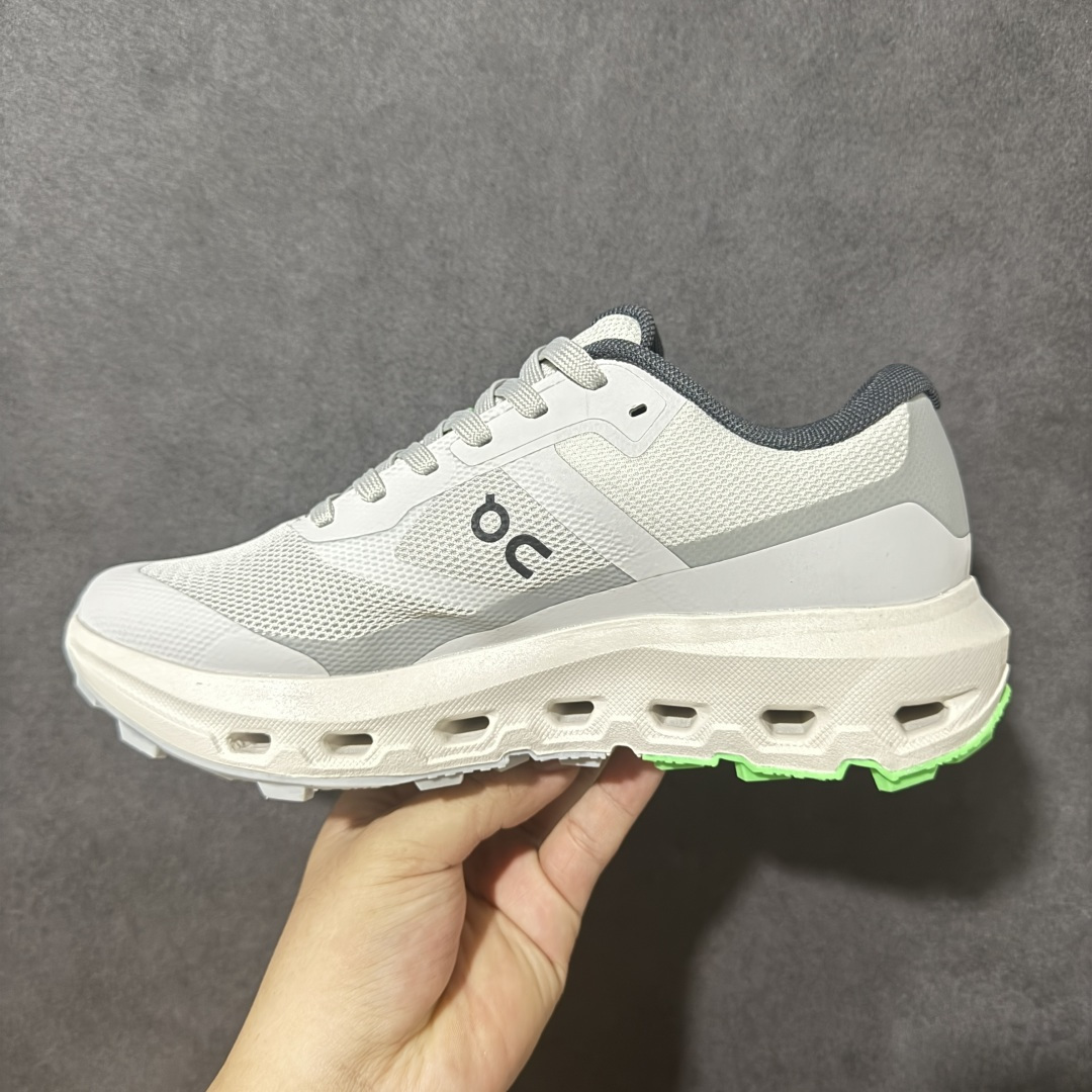 图片[2]-【公司级】 On昂跑 CloudVista 3 Mid WP 户外街头机能风跑步鞋 Cloud Hi Edge户外机能融合街头潮流 越界开启全新都市探索 CloudTec®专利科技鞋底搭载耐温耐用革新中底泡棉 同时以摇椅圆弧的机能感轮廓 带来流畅平稳的迈步 轻量透气的工程网格结合环保人造麂皮 衬托出活力醒目的视觉效果 是日常穿搭、旅行和城市探索的理想之选 货号： 3MG10758609 尺码： 36-45-选品中心