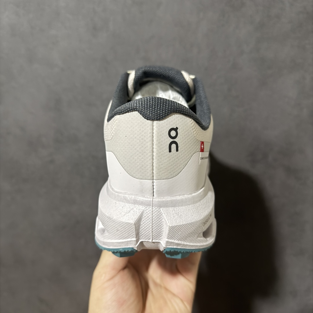 图片[4]-【公司级】 On昂跑 CloudVista 3 Mid WP 户外街头机能风跑步鞋 Cloud Hi Edge户外机能融合街头潮流 越界开启全新都市探索 CloudTec®专利科技鞋底搭载耐温耐用革新中底泡棉 同时以摇椅圆弧的机能感轮廓 带来流畅平稳的迈步 轻量透气的工程网格结合环保人造麂皮 衬托出活力醒目的视觉效果 是日常穿搭、旅行和城市探索的理想之选 货号： 3MG10758604 尺码： 36-45-选品中心