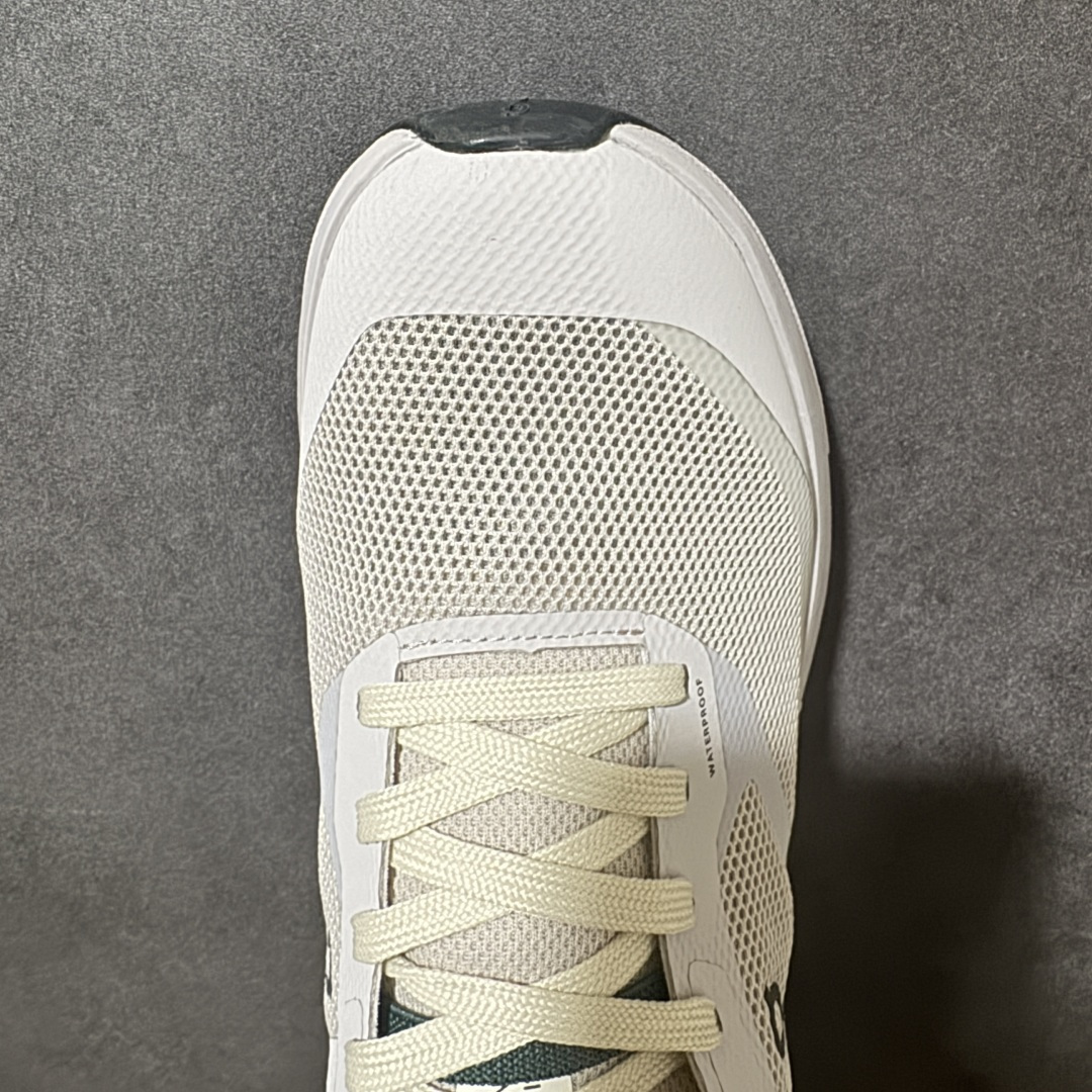 图片[5]-【公司级】 On昂跑 CloudVista 3 Mid WP 户外街头机能风跑步鞋 Cloud Hi Edge户外机能融合街头潮流 越界开启全新都市探索 CloudTec®专利科技鞋底搭载耐温耐用革新中底泡棉 同时以摇椅圆弧的机能感轮廓 带来流畅平稳的迈步 轻量透气的工程网格结合环保人造麂皮 衬托出活力醒目的视觉效果 是日常穿搭、旅行和城市探索的理想之选 货号： 3MG10758604 尺码： 36-45-选品中心