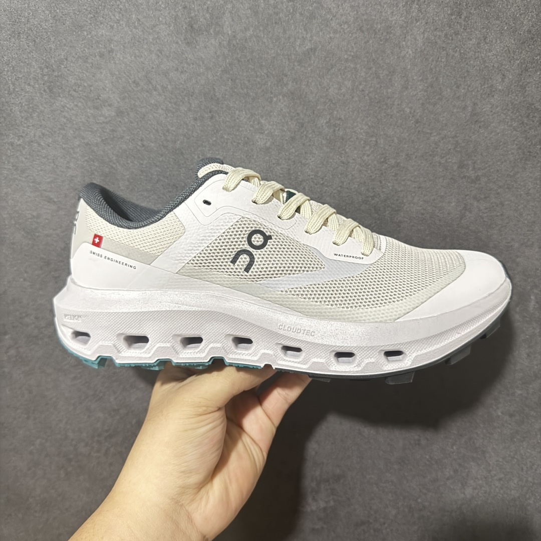 【公司级】 On昂跑 CloudVista 3 Mid WP 户外街头机能风跑步鞋 Cloud Hi Edge户外机能融合街头潮流 越界开启全新都市探索 CloudTec®专利科技鞋底搭载耐温耐用革新中底泡棉 同时以摇椅圆弧的机能感轮廓 带来流畅平稳的迈步 轻量透气的工程网格结合环保人造麂皮 衬托出活力醒目的视觉效果 是日常穿搭、旅行和城市探索的理想之选 货号: 3MG10758604 尺码: 36-45-选品中心
