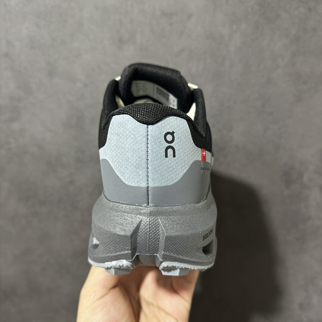 图片[4]-【公司级】 On昂跑 CloudVista 3 Mid WP 户外街头机能风跑步鞋 Cloud Hi Edge户外机能融合街头潮流 越界开启全新都市探索 CloudTec®专利科技鞋底搭载耐温耐用革新中底泡棉 同时以摇椅圆弧的机能感轮廓 带来流畅平稳的迈步 轻量透气的工程网格结合环保人造麂皮 衬托出活力醒目的视觉效果 是日常穿搭、旅行和城市探索的理想之选 货号： 3MG10758602 尺码： 36-45-选品中心