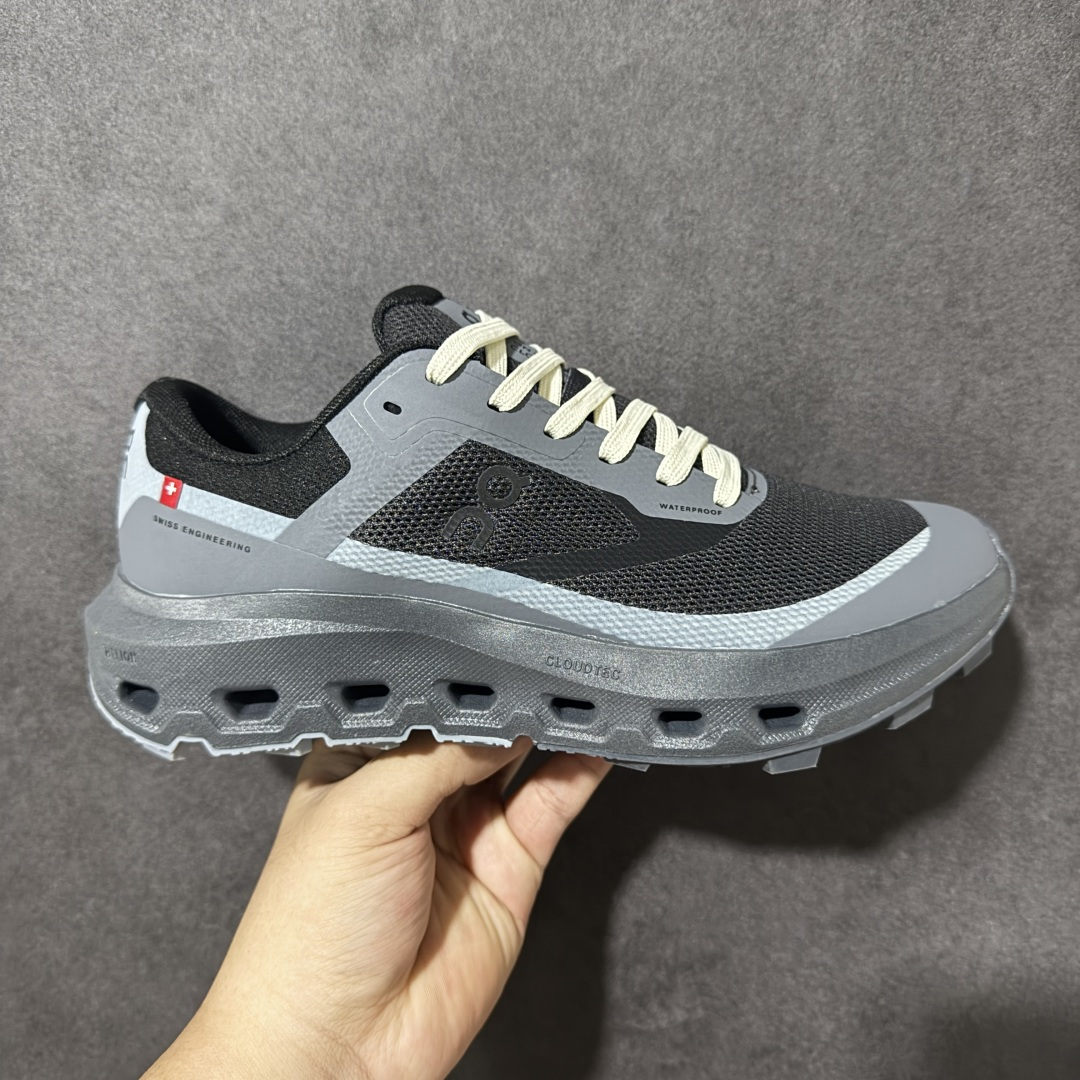 【公司级】 On昂跑 CloudVista 3 Mid WP 户外街头机能风跑步鞋 Cloud Hi Edge户外机能融合街头潮流 越界开启全新都市探索 CloudTec®专利科技鞋底搭载耐温耐用革新中底泡棉 同时以摇椅圆弧的机能感轮廓 带来流畅平稳的迈步 轻量透气的工程网格结合环保人造麂皮 衬托出活力醒目的视觉效果 是日常穿搭、旅行和城市探索的理想之选 货号: 3MG10758602 尺码: 36-45-选品中心