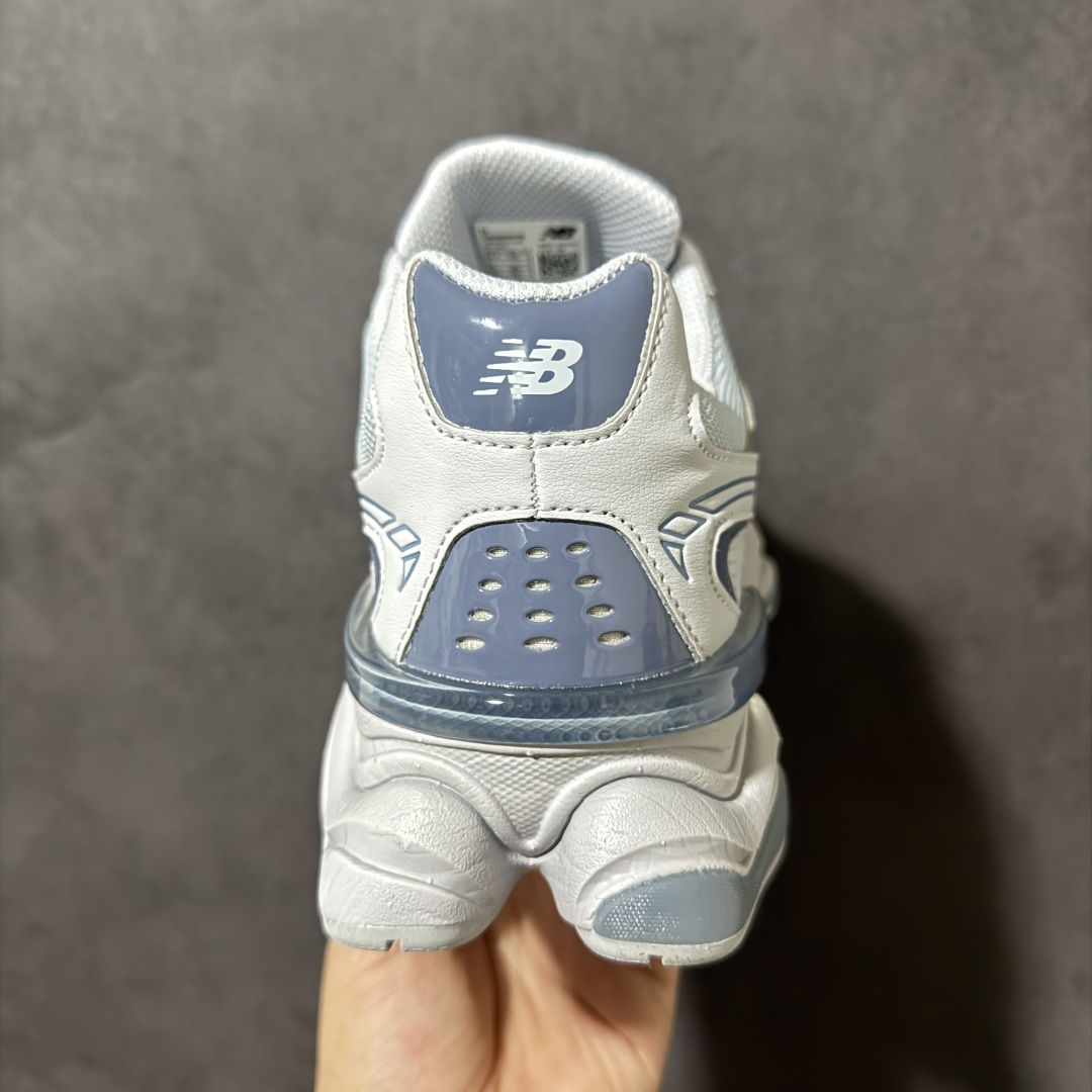 图片[4]-【公司级】New Balance NB 9060 复古单品 鞋款灵感源自设计师本人对夏日的怀日回忆。鞋面大身由空间双格及磨砂鞋面拼接而生，配以柔和、温暖的粉橘色调，夏日氛围拉满采用大面积网眼以及麂皮材质覆盖鞋身，还原经典气质。搭载ABZORB避震科技，由泡沫聚酯制成，上脚可以有效减少由鞋底反弹对身体及双腿的冲击 货号：U9060HS 尺码：36 37 37.5 38 38.5 39.5 40 40.5 41.5 42 42.5 43 44 45-选品中心