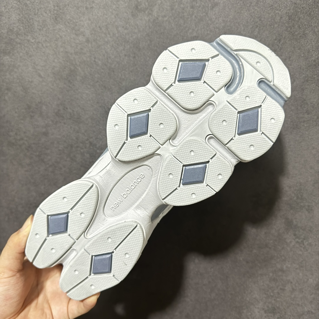 图片[9]-【公司级】New Balance NB 9060 复古单品 鞋款灵感源自设计师本人对夏日的怀日回忆。鞋面大身由空间双格及磨砂鞋面拼接而生，配以柔和、温暖的粉橘色调，夏日氛围拉满采用大面积网眼以及麂皮材质覆盖鞋身，还原经典气质。搭载ABZORB避震科技，由泡沫聚酯制成，上脚可以有效减少由鞋底反弹对身体及双腿的冲击 货号：U9060HS 尺码：36 37 37.5 38 38.5 39.5 40 40.5 41.5 42 42.5 43 44 45-选品中心