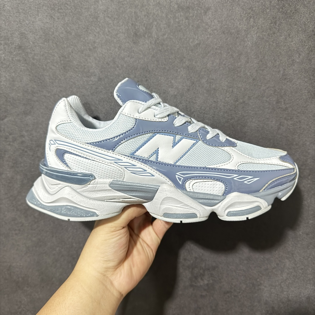 【公司级】New Balance NB 9060 复古单品 鞋款灵感源自设计师本人对夏日的怀日回忆。鞋面大身由空间双格及磨砂鞋面拼接而生,配以柔和、温暖的粉橘色调,夏日氛围拉满采用大面积网眼以及麂皮材质覆盖鞋身,还原经典气质。搭载ABZORB避震科技,由泡沫聚酯制成,上脚可以有效减少由鞋底反弹对身体及双腿的冲击 货号:U9060HS 尺码:36 37 37.5 38 38.5 39.5 40 40.5 41.5 42 42.5 43 44 45-选品中心