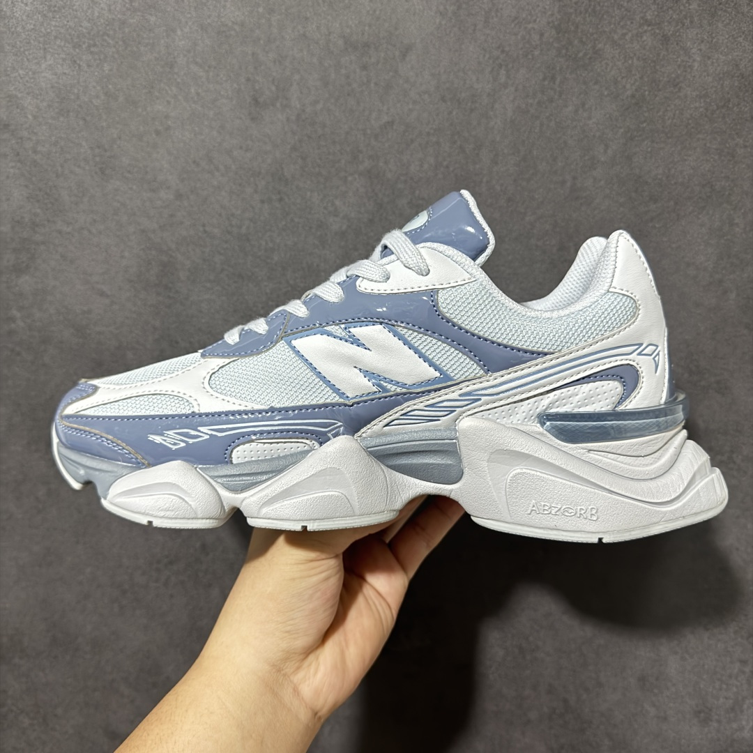 图片[2]-【公司级】New Balance NB 9060 复古单品 鞋款灵感源自设计师本人对夏日的怀日回忆。鞋面大身由空间双格及磨砂鞋面拼接而生，配以柔和、温暖的粉橘色调，夏日氛围拉满采用大面积网眼以及麂皮材质覆盖鞋身，还原经典气质。搭载ABZORB避震科技，由泡沫聚酯制成，上脚可以有效减少由鞋底反弹对身体及双腿的冲击 货号：U9060HS 尺码：36 37 37.5 38 38.5 39.5 40 40.5 41.5 42 42.5 43 44 45-选品中心