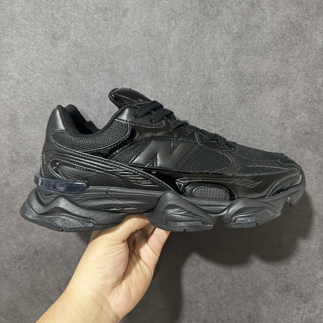 【公司级】New Balance NB 9060 复古单品 鞋款灵感源自设计师本人对夏日的怀日回忆。鞋面大身由空间双格及磨砂鞋面拼接而生,配以柔和、温暖的粉橘色调,夏日氛围拉满采用大面积网眼以及麂皮材质覆盖鞋身,还原经典气质。搭载ABZORB避震科技,由泡沫聚酯制成,上脚可以有效减少由鞋底反弹对身体及双腿的冲击 货号:U9060BQ 尺码:36 37 37.5 38 38.5 39.5 40 40.5 41.5 42 42.5 43 44 45-选品中心