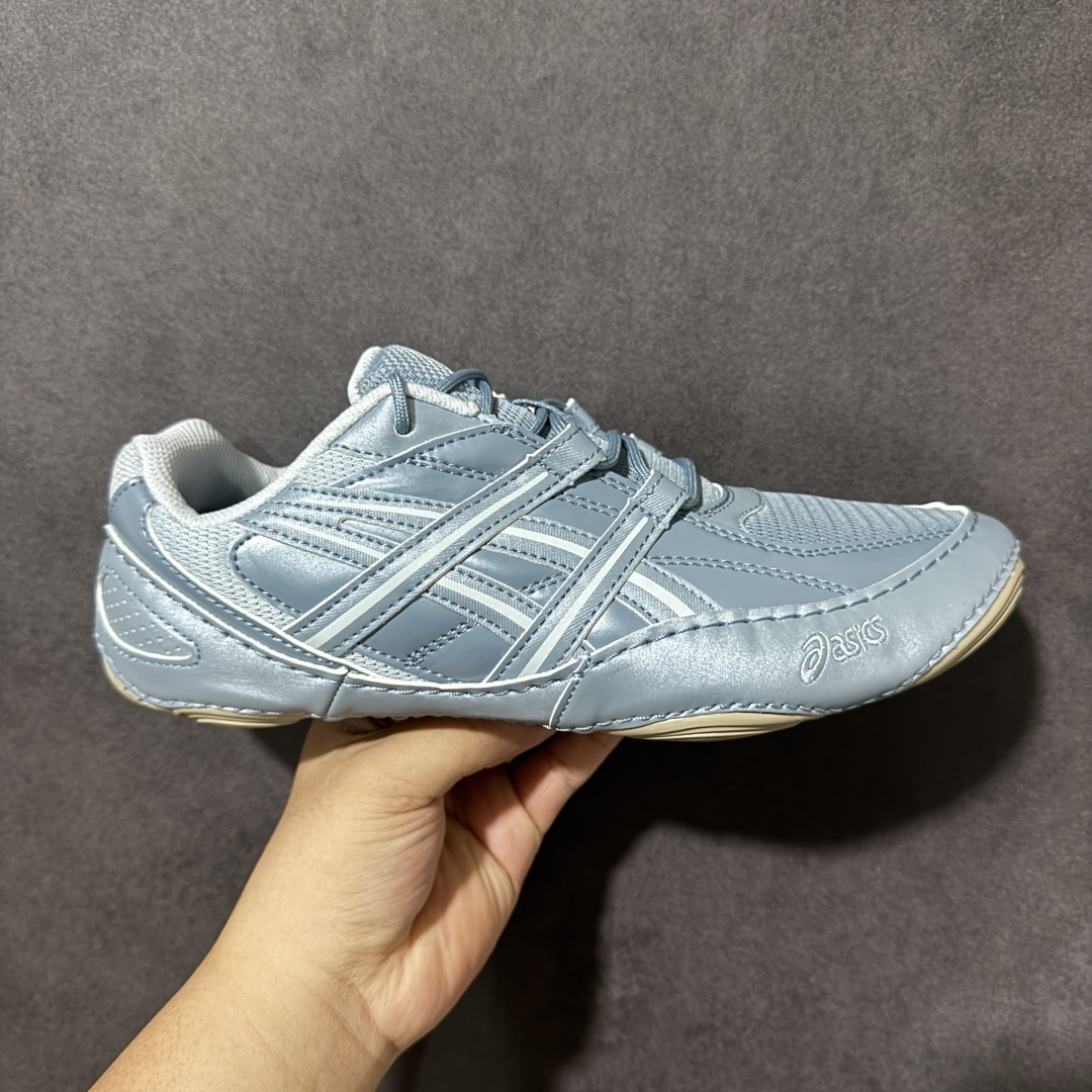 【公司级】Asics Hypersync 亚瑟士 薄底德训 时尚经典透气包裹性轻便 低帮休闲板鞋 以复古之名 解锁街头新表达 低帮薄底 颜值与脚感并存 交叉绑带 未来感流线型设计 运动美学的重新解构 大底提供良好的缓冲性能 货号: 1203A878-400 尺码:36-45 含半码-选品中心