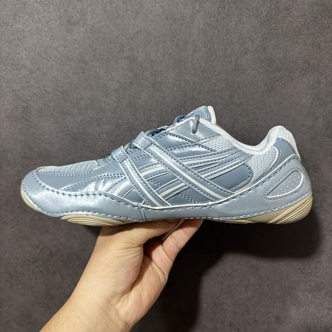 图片[2]-【公司级】Asics Hypersync 亚瑟士 薄底德训 时尚经典透气包裹性轻便 低帮休闲板鞋 以复古之名 解锁街头新表达 低帮薄底 颜值与脚感并存 交叉绑带 未来感流线型设计 运动美学的重新解构 大底提供良好的缓冲性能 货号： 1203A878-400 尺码：36-45 含半码-选品中心