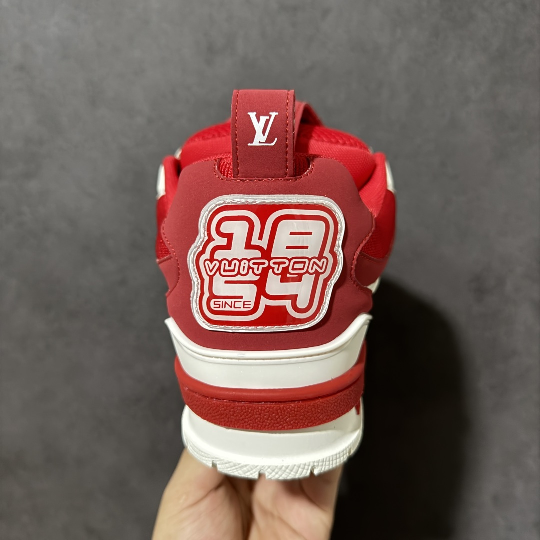 图片[4]-【广东礼盒版】Louis Vuitton LV Skate时装走秀圆头系带运动鞋 完美鞋型超高的清洁度 零毛边线头瑕疵 全套原楦原纸版原鞋开模 全网最具灵魂的版型 正确原装黄色鞋盒 正确中底印花 鞋面印花3D高频深度立体 全鞋电脑针车 紧密相连 针距密度一致 环保乳胶注塑鞋垫 厚度脚感还原原版 皮面裁剪部位 统一油边封口工艺 原装橡胶大底含胶量大底组合零偏差 专柜全套包装 防尘袋 说明书 质保卡 男女鞋 尺码：35-47-选品中心