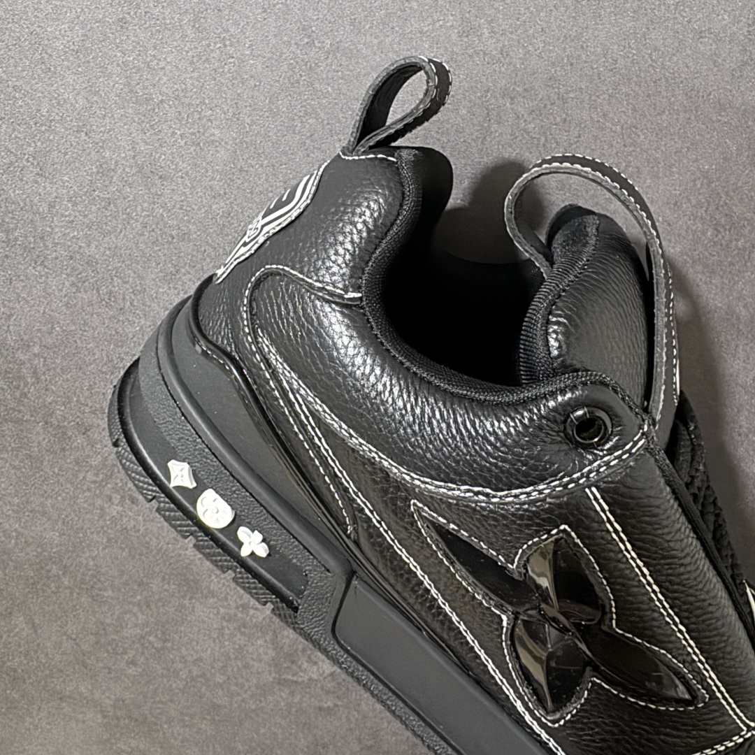 图片[7]-【广东礼盒版】Louis Vuitton LV Skate时装走秀圆头系带运动鞋 完美鞋型超高的清洁度 零毛边线头瑕疵 全套原楦原纸版原鞋开模 全网最具灵魂的版型 正确原装黄色鞋盒 正确中底印花 鞋面印花3D高频深度立体 全鞋电脑针车 紧密相连 针距密度一致 环保乳胶注塑鞋垫 厚度脚感还原原版 皮面裁剪部位 统一油边封口工艺 原装橡胶大底含胶量大底组合零偏差 专柜全套包装 防尘袋 说明书 质保卡 男女鞋 尺码：35-47-选品中心
