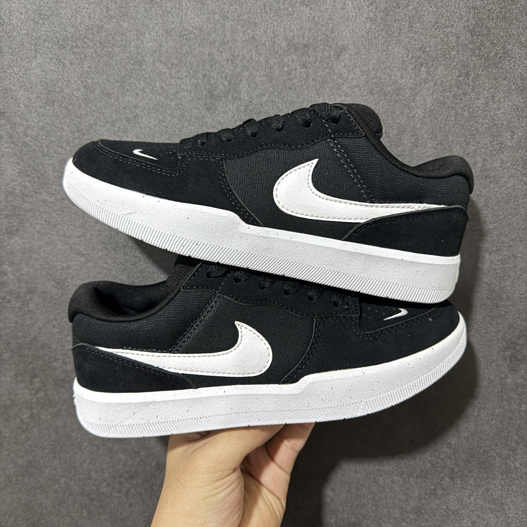 【GQ 福利】Nike SB Force 58 耐克 低帮休闲板鞋 前沿创新带入街头的单品 它具有硫化杯底 具有出色的耐用性和灵活性 使用帆布和绒面革 官方发售27色 现货入库 尺码： 36 36.5 37 38 38.5 39 40.5 41 42 42.5 43 44 45 货号：CZ2959 001-选品中心