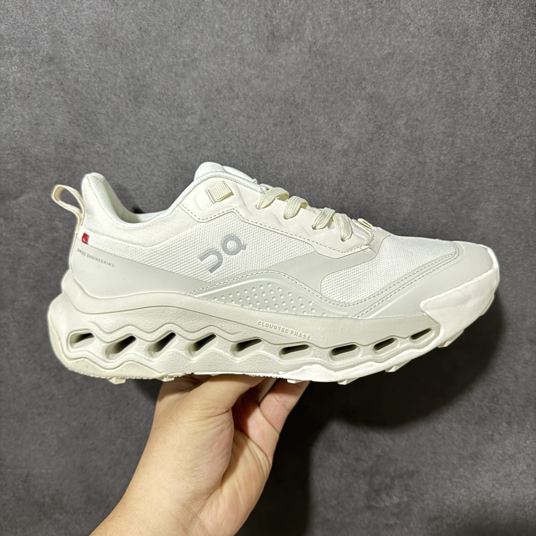 【公司级】 On昂跑 Cloudleap 户外街头机能风跑步鞋 Cloud Hi Edge户外机能融合街头潮流 越界开启全新都市探索 CloudTec®专利科技鞋底搭载耐温耐用革新中底泡棉 同时以摇椅圆弧的机能感轮廓 带来流畅平稳的迈步 轻量透气的工程网格结合环保人造麂皮 衬托出活力醒目的视觉效果 是日常穿搭、旅行和城市探索的理想之选 货号: 3MG10334683 尺码: 36-45-选品中心
