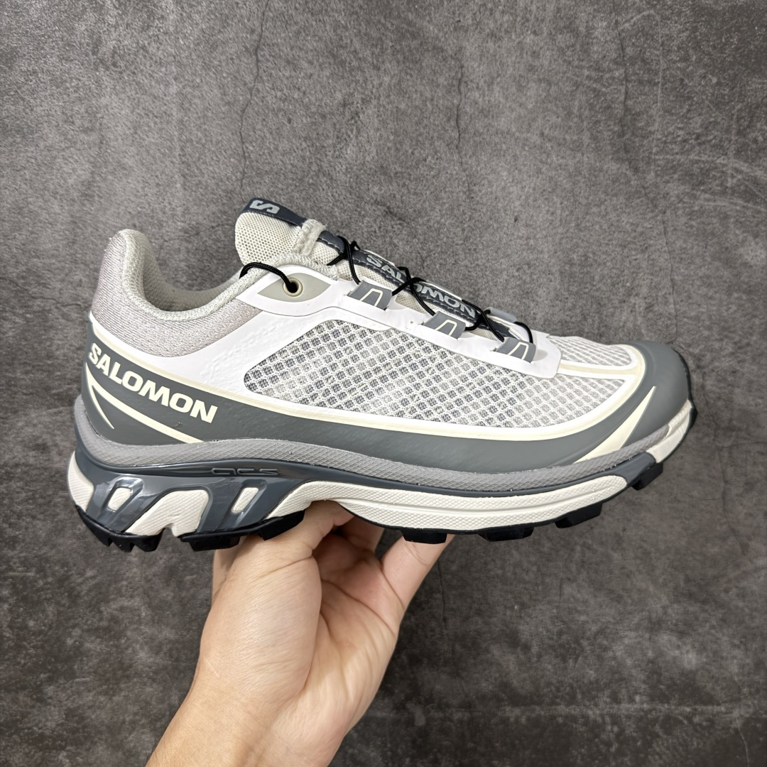 【PZ纯原版】SALOMON XT-6 FT 萨洛蒙潮流越野机能户外功能鞋 477743 全新版本出货 好货不怕晚 品质 细节 材料都是肉眼可以见! 售前售后也是其它工厂无法匹敌! 纯原外贸平台特供订单 耗时半年巨作 全套原纸板楦头开发 原厂特供网布配套加持 确保原汁原味 完美呈现版型 原档数据独家私模五层组合大底 原装Ortholite轻量化鞋垫 中底布带钢印编号 原厂TPU锁扣 进口港宝加持 后跟自然饱满 还原公司包裹性 鞋面以“锯齿”状的包裹系统呈现 在基色底之下加入了各种色点缀 将公司的最新技术和时尚前卫的造型融入耐用的长跑款式中 鞋面由 TPU 薄膜制成 并焊接在高耐磨网眼上 使其既时尚又坚固 由 ACS底盘支撑 可增强稳定性和支撑力 以及由橡胶凸耳 Contragrip外底覆盖的 EVA 缓冲中底 旨在应对崎岖的地形 鞋舌上的彩色Salomon 标签、Quicklace 系统以及鞋头、鞋舌和鞋跟上的附加品牌使细节更加完美 让穿着者可以轻松驾驭户外与通勤下的任何运动生活场景 无缝鞋身户外随意纵横 颜值与脚感兼备 出街通勤 绝对非常吸睛 你值得拥有 尺码:36 36.5 37.5 38 38.5 39 40 40.5 41 42 42.5 43 44 44.5 45-选品中心