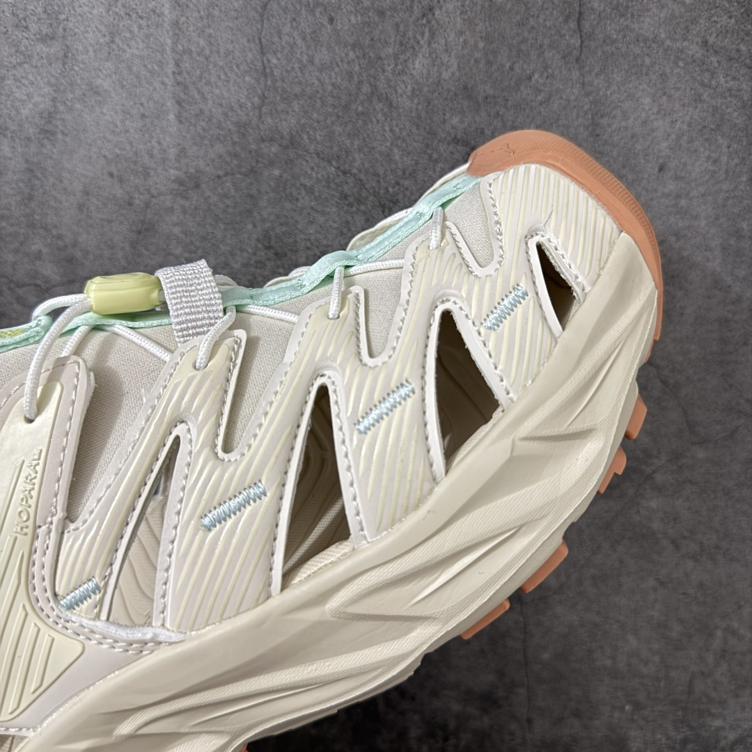 图片[6]-【绿x版】HOKA One One Hopara Sandals 霍帕拉系列水路两用溯溪涉水休闲户外露营凉鞋 作为先锋品牌的 HOKA ONE ONE总是以独特的方式 HOPA RA是一款溯溪鞋 又名排水鞋 可长期用于涉水和溯溪 保护脚底和脚趾的安全和舒适 鞋面材料速干 透气 耐磨 鞋底防滑 耐磨 抓地能力强 出于安全考虑 设计要求较高 涉水溯溪过程中 水 泥沙 可以直接从鞋内大孔排出 细纹鞋底使在岩石上抓地能力强 避免打滑 而上路后 鞋面具有快干透气等优点 尺码：36 36.5 37.5 38 39 40 40.5 41 42 42.5 43 44 45-选品中心