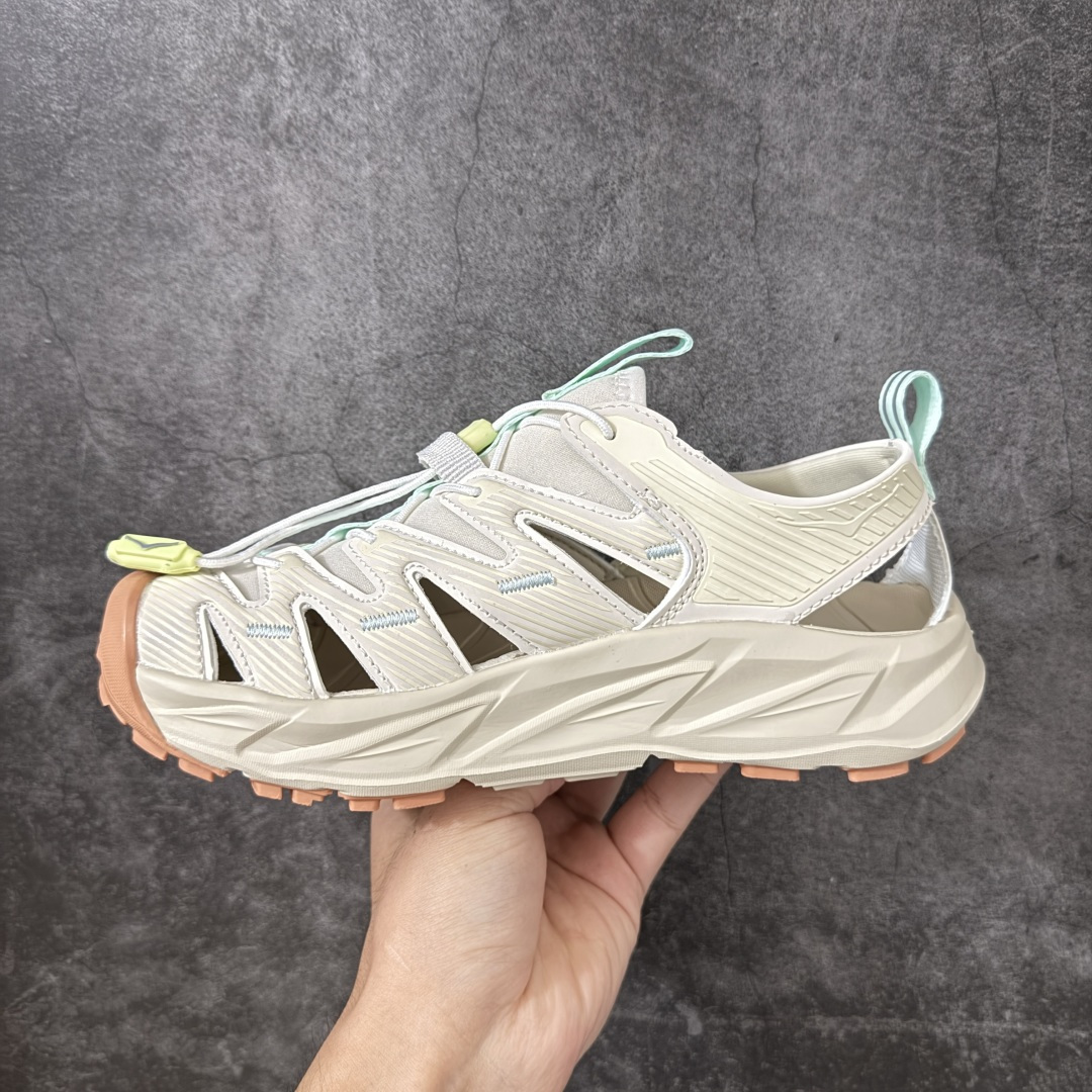 图片[2]-【绿x版】HOKA One One Hopara Sandals 霍帕拉系列水路两用溯溪涉水休闲户外露营凉鞋 作为先锋品牌的 HOKA ONE ONE总是以独特的方式 HOPA RA是一款溯溪鞋 又名排水鞋 可长期用于涉水和溯溪 保护脚底和脚趾的安全和舒适 鞋面材料速干 透气 耐磨 鞋底防滑 耐磨 抓地能力强 出于安全考虑 设计要求较高 涉水溯溪过程中 水 泥沙 可以直接从鞋内大孔排出 细纹鞋底使在岩石上抓地能力强 避免打滑 而上路后 鞋面具有快干透气等优点 尺码：36 36.5 37.5 38 39 40 40.5 41 42 42.5 43 44 45-选品中心