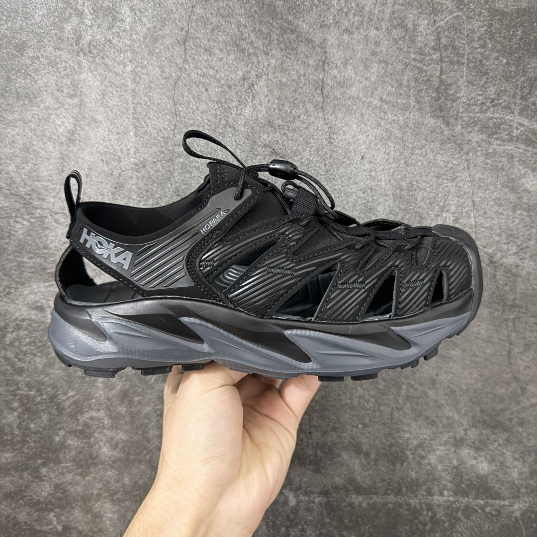【绿x版】HOKA One One Hopara Sandals 霍帕拉系列水路两用溯溪涉水休闲户外露营凉鞋 作为先锋品牌的 HOKA ONE ONE总是以独特的方式 HOPA RA是一款溯溪鞋 又名排水鞋 可长期用于涉水和溯溪 保护脚底和脚趾的安全和舒适 鞋面材料速干 透气 耐磨 鞋底防滑 耐磨 抓地能力强 出于安全考虑 设计要求较高 涉水溯溪过程中 水 泥沙 可以直接从鞋内大孔排出 细纹鞋底使在岩石上抓地能力强 避免打滑 而上路后 鞋面具有快干透气等优点 尺码:36 36.5 37.5 38 39 40 40.5 41 42 42.5 43 44 45-选品中心