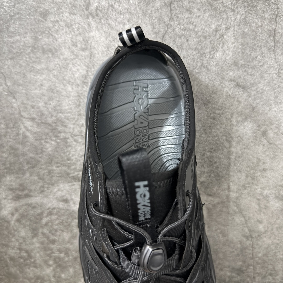 图片[8]-【绿x版】HOKA One One Hopara Sandals 霍帕拉系列水路两用溯溪涉水休闲户外露营凉鞋 作为先锋品牌的 HOKA ONE ONE总是以独特的方式 HOPA RA是一款溯溪鞋 又名排水鞋 可长期用于涉水和溯溪 保护脚底和脚趾的安全和舒适 鞋面材料速干 透气 耐磨 鞋底防滑 耐磨 抓地能力强 出于安全考虑 设计要求较高 涉水溯溪过程中 水 泥沙 可以直接从鞋内大孔排出 细纹鞋底使在岩石上抓地能力强 避免打滑 而上路后 鞋面具有快干透气等优点 尺码：36 36.5 37.5 38 39 40 40.5 41 42 42.5 43 44 45-选品中心