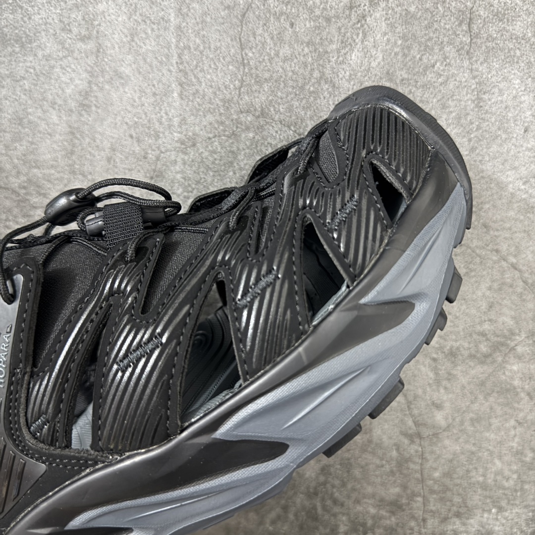 图片[6]-【绿x版】HOKA One One Hopara Sandals 霍帕拉系列水路两用溯溪涉水休闲户外露营凉鞋 作为先锋品牌的 HOKA ONE ONE总是以独特的方式 HOPA RA是一款溯溪鞋 又名排水鞋 可长期用于涉水和溯溪 保护脚底和脚趾的安全和舒适 鞋面材料速干 透气 耐磨 鞋底防滑 耐磨 抓地能力强 出于安全考虑 设计要求较高 涉水溯溪过程中 水 泥沙 可以直接从鞋内大孔排出 细纹鞋底使在岩石上抓地能力强 避免打滑 而上路后 鞋面具有快干透气等优点 尺码：36 36.5 37.5 38 39 40 40.5 41 42 42.5 43 44 45-选品中心