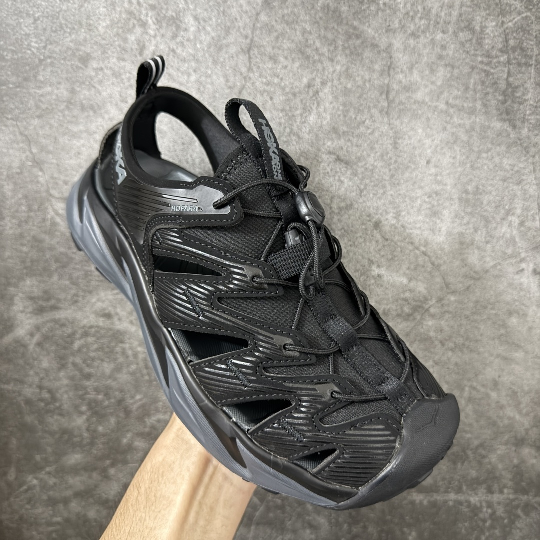 图片[3]-【绿x版】HOKA One One Hopara Sandals 霍帕拉系列水路两用溯溪涉水休闲户外露营凉鞋 作为先锋品牌的 HOKA ONE ONE总是以独特的方式 HOPA RA是一款溯溪鞋 又名排水鞋 可长期用于涉水和溯溪 保护脚底和脚趾的安全和舒适 鞋面材料速干 透气 耐磨 鞋底防滑 耐磨 抓地能力强 出于安全考虑 设计要求较高 涉水溯溪过程中 水 泥沙 可以直接从鞋内大孔排出 细纹鞋底使在岩石上抓地能力强 避免打滑 而上路后 鞋面具有快干透气等优点 尺码：36 36.5 37.5 38 39 40 40.5 41 42 42.5 43 44 45-选品中心