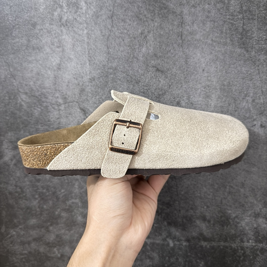 【纯原HT宽版】Birkenstock Boston 博肯/勃肯 系列上架 牛皮绒面革平底复古软木休闲鞋 宽版 沙色 真正软木塞大底 品质细节领先市场版本 原产品质 采用质地柔软进口牛皮绒面革 无刺鼻异味 中底搭载缓震软木橡胶 进口头层牛皮 原版开模/版型/材质/细节遵循ZP工艺！ 市售顶级不吹文案 尺码：35-45-选品中心