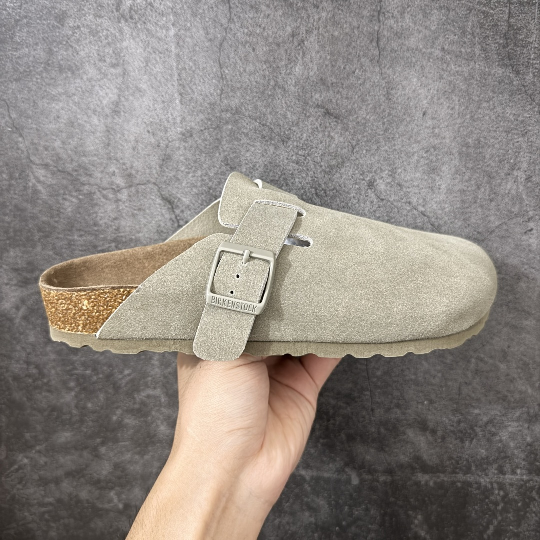 【纯原HT宽版】Birkenstock Boston 博肯/勃肯 系列上架 牛皮绒面革平底复古软木休闲鞋 宽版 卡其色 真正软木塞大底 品质细节领先市场版本 原产品质 采用质地柔软进口牛皮绒面革 无刺鼻异味 中底搭载缓震软木橡胶 进口头层牛皮 原版开模/版型/材质/细节遵循ZP工艺! 市售顶级不吹文案 尺码:35-45-选品中心