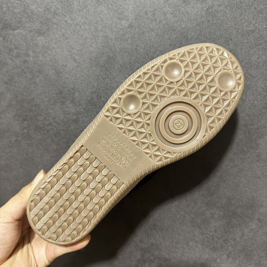 图片[9]-【跑量版】Maison Margiela梅森马吉拉Replica 休闲低帮德训鞋 采用绒面和皮革拼接，橡胶底耐磨防滑，打造欧美时尚。该鞋款的外观设计走在时尚前沿，其独特的风格款式构成了品牌身份重要的一部分。 货号：S58WS0109 尺码： 35-45-选品中心