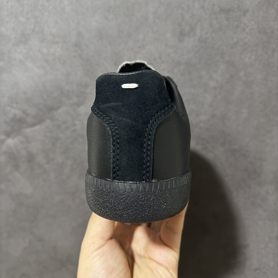 图片[4]-【跑量版】Maison Margiela梅森马吉拉Replica 休闲低帮德训鞋 采用绒面和皮革拼接，橡胶底耐磨防滑，打造欧美时尚。该鞋款的外观设计走在时尚前沿，其独特的风格款式构成了品牌身份重要的一部分。 货号：S58WS0109 尺码： 35-45-选品中心