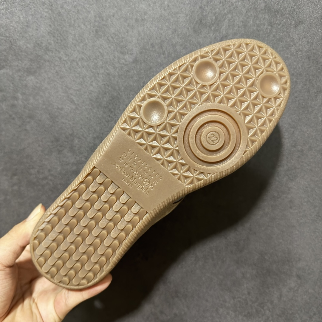 图片[9]-【跑量版】Maison Margiela梅森马吉拉Replica 休闲低帮德训鞋 采用绒面和皮革拼接，橡胶底耐磨防滑，打造欧美时尚。该鞋款的外观设计走在时尚前沿，其独特的风格款式构成了品牌身份重要的一部分。 货号：S58WS0109 尺码： 35-45-选品中心