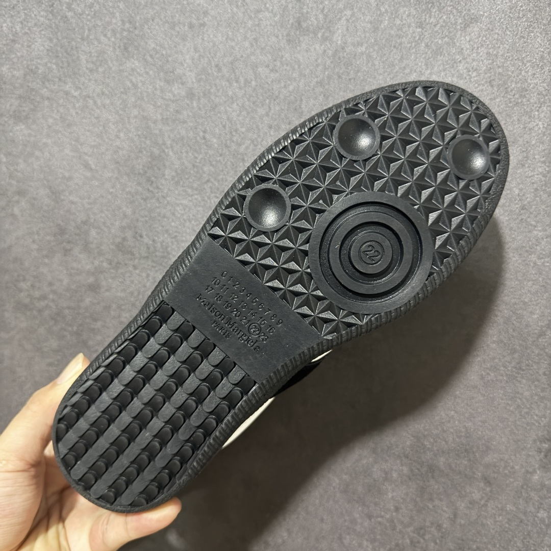 图片[9]-【跑量版】Maison Margiela梅森马吉拉Replica 休闲低帮德训鞋 采用绒面和皮革拼接，橡胶底耐磨防滑，打造欧美时尚。该鞋款的外观设计走在时尚前沿，其独特的风格款式构成了品牌身份重要的一部分。 货号：S58WS0109 尺码： 35-45-选品中心
