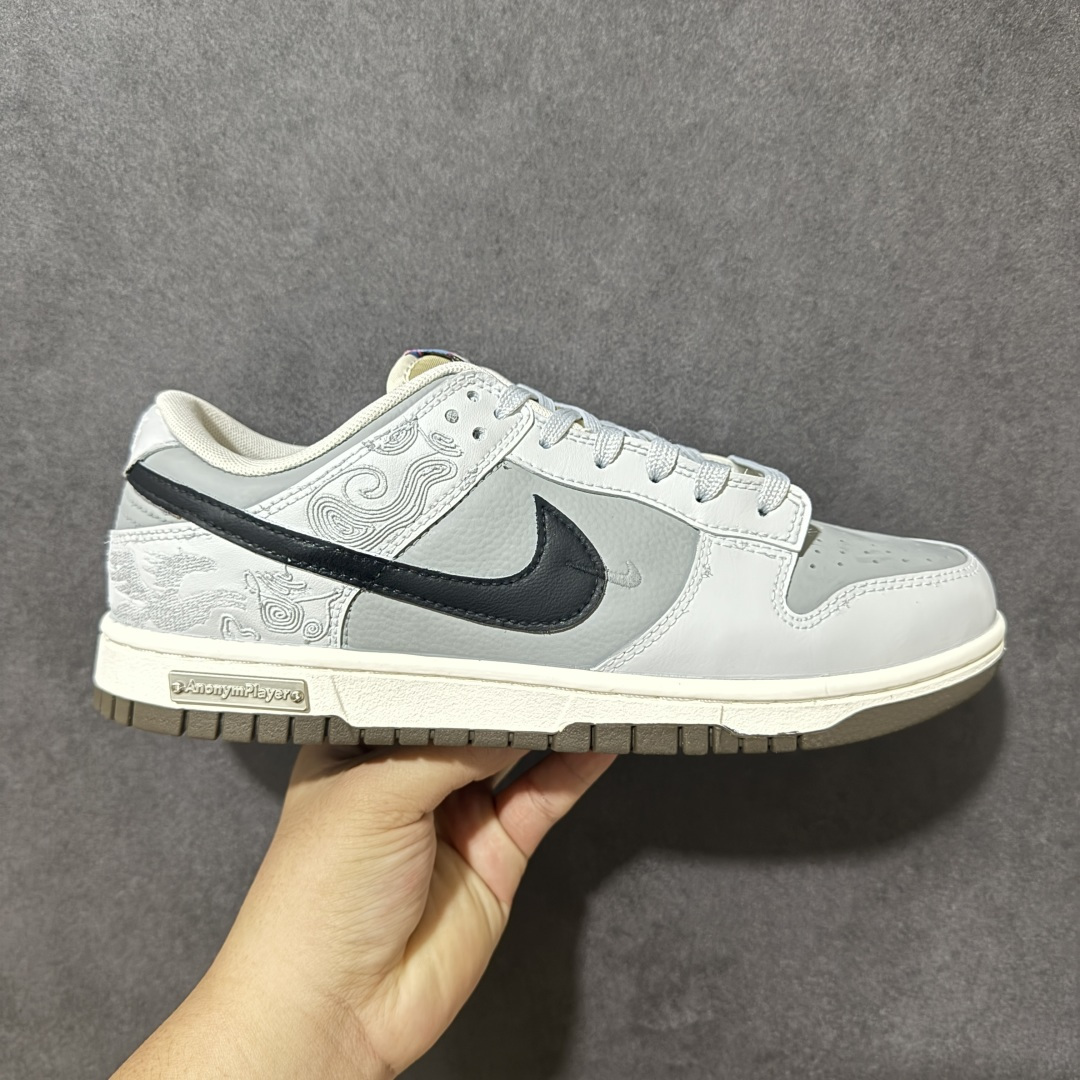 【公司级】 Nike Dunk Low Retro ‘DIY高端定制’耐克 低帮休闲运动板鞋 原装头层材料 用料绝不含糊 独家版型蒸餾加工帶來的是更好的视觉和脚感体验 清洁度 电绣工艺 皮料切割干净无任何毛边 细节完美 货号:IQ1118-220 尺码:40 40.5 41 42 42.5 43 44 45 46 货号:08-2302644-选品中心