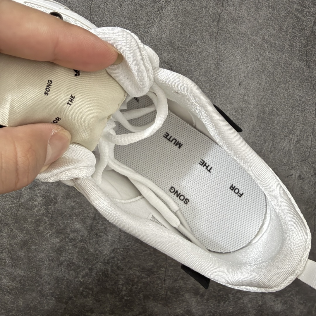 图片[8]-【CS纯原】原装级别 SONG FOR THE MUTE x AD 阿迪 Adizero PR SFTM-006 联名款低帮休闲鞋 HP3524 1.原鞋原楦头打造完美版型 2.原盒开发 同正品一致立体钢印 区别市面普通印刷 3.鞋垫贴合欧索莱材质 鞋垫面高频立体印刷 鞋垫底同正品一致过胶纹路 4.鞋口材质色系纹路亮度均同正品一致 5.鞋面后套高剥太空革透心灰底，同原鞋一致，区别市面黑底材质。独家原鞋操作，太空革贴合胶膜，使其在前后帮成型的过程中，与鞋面完全贴合，后跟定型完美，区别市面太空革和鞋面直接缝合 6.鞋面网布纹路，网孔，克重，颜色等均按原鞋同步开发，区别市面不正确网孔纹路，不正确颜色 7.市面唯一跟原鞋同步，采用前帮+后帮成型工艺，真正把中底板和鞋面完全贴合，使鞋面和鞋底牢固贴合，不易开胶脱底。区别市面拉帮中底或在拉帮中底上面再简单覆盖中底板，以假充正 8.独家私模 鞋底同原鞋一致，采用MD和RB组合而成。SFTM-006 这款联名跑步鞋，属于薄底跑步鞋，所以MD需要一定的硬度支撑穿着者，才能保证运动的时候脚感舒适。区别市面一体描漆大底，以及把MD打软的错误操作 9.市面唯一跟原鞋同步，采用前帮+后帮成型工艺，真正把中底板和鞋面完全贴合，使鞋面和鞋底牢固贴合，不易开胶脱底。区别市面拉帮中底或在拉帮中底上面再简单覆盖中底板，以假充正 尺码：36 36.5 37 38 38.5 39 40 40.5 41 42 42.5 43 44 44.5 45-选品中心