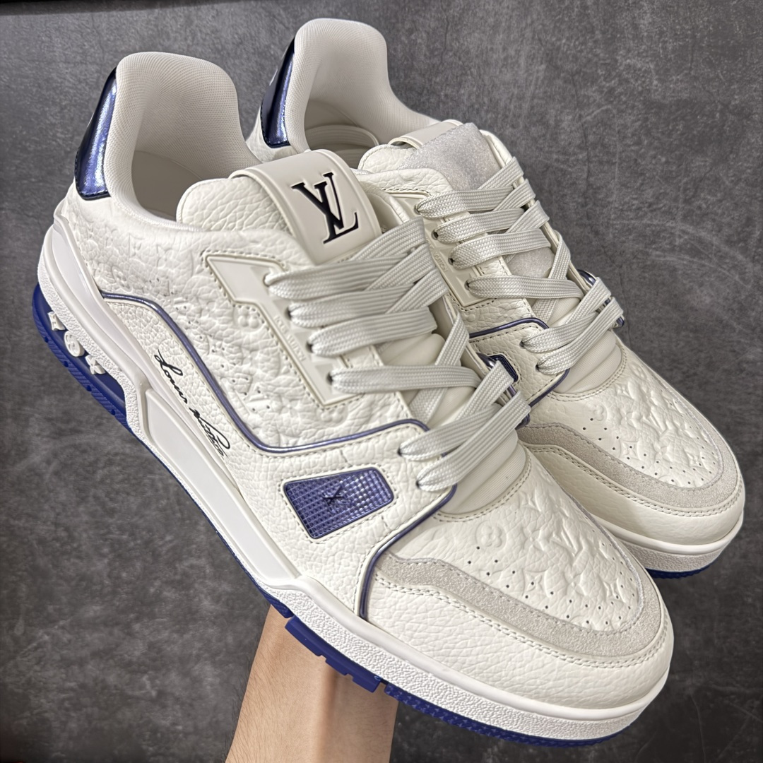 【佛山顶级超A版】Louis Vuitton LV Trainer系列 镭射紫尾 仓库现货 当天可取 私人订单 专柜混卖零售专供 所有配色均为购买原版复刻 整体版型 皮料 市场独一无二 后跟版型都可以自行对比[机智]吊打市场所有货 怒甩十条街，欢迎拿市场各大工厂的货来对比！ 鞋舌烫金超正 压印程度秒杀市面90%以上的高端货 新配色陆续开发出货 尺码：39-46-选品中心