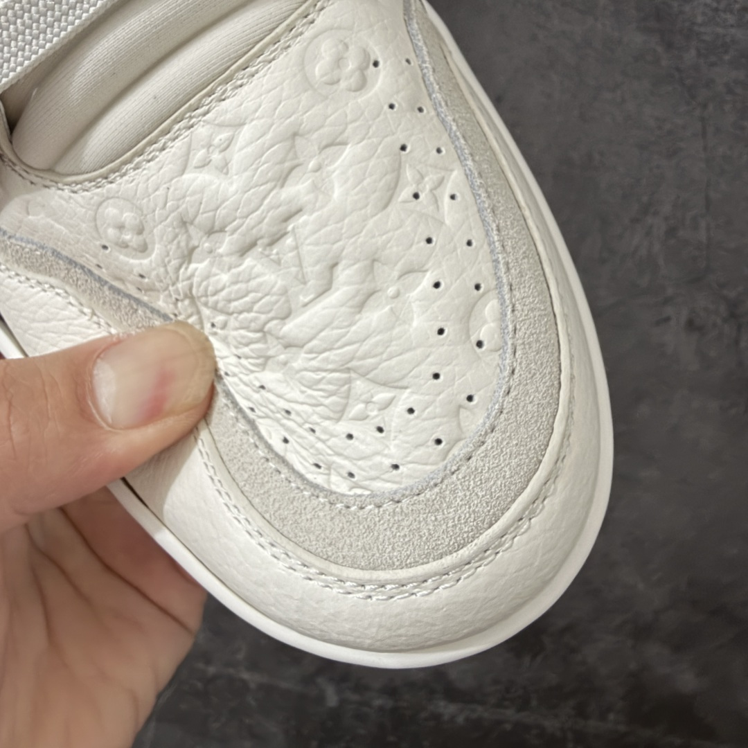 图片[4]-【佛山顶级超A版】Louis Vuitton LV Trainer系列 镭射紫尾 仓库现货 当天可取 私人订单 专柜混卖零售专供 所有配色均为购买原版复刻 整体版型 皮料 市场独一无二 后跟版型都可以自行对比[机智]吊打市场所有货 怒甩十条街，欢迎拿市场各大工厂的货来对比！ 鞋舌烫金超正 压印程度秒杀市面90%以上的高端货 新配色陆续开发出货 尺码：39-46-选品中心