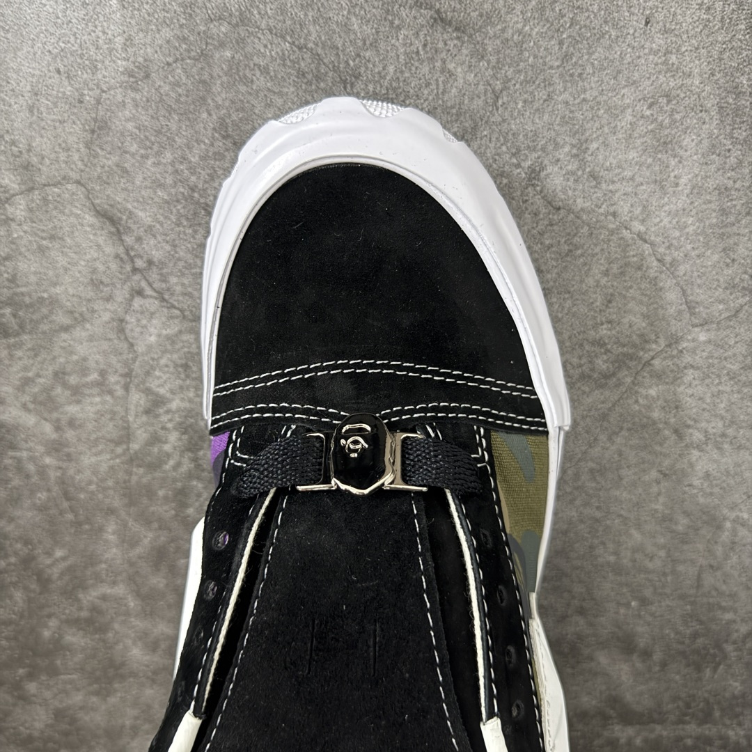 图片[5]-【公司级】BAPE x Vans Knu Skool 迷彩拼色 流星鲨鱼齿纹 联名板鞋 本次联名在Knu Skool标志性的饱满复古轮廓基础上进行重塑，完整融入了BAPE®经典COLOR CAMO迷彩、STA徽标及鲨鱼齿等标志性元素，共包括两款配色。一款为低调沉稳的迷彩黑，另一款则是粉、紫、绿交织的撞色迷彩，风格反差鲜明。鞋面采用质感麂皮与迷彩印花帆布拼接打造，鞋身两侧分别布置Vans标志性的3D立体Sidestripe™侧边条纹与BAPE® STA徽标，两大品牌的核心识别元素各居一侧，辨识度与视觉张力兼具。 鞋款的细节处理处处体现联名专属的设计巧思，宽幅鞋带上搭配了定制鞋带扣，橡胶鞋底包边处压印有BAPE®品牌标识，在细微处强化联名属性。鞋身延续了Knu Skool系列的蓬松鞋舌、加厚鞋领与低帮轮廓，整体散发出利落又充满张力的复古街头气质。鞋底部分采用大版的经典棋盘格图案，向Vans根植多年的滑板文化基因致敬；而品牌标志性的华夫格橡胶外底，延续了耐磨防滑性能，兼顾造型表达与日常穿着的实用性。 货号：VN000Z3929B 尺码：35 36 36.5 37 38 38.5 39 40 40.5 41 42 42.5 43 44-选品中心