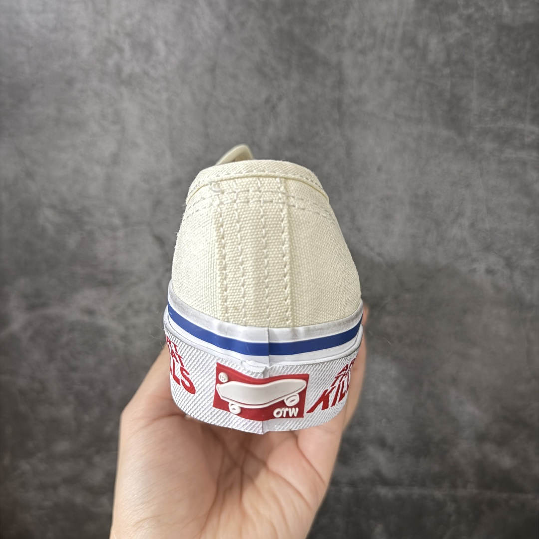 图片[4]-【公司级】OTW By Vans × Gallery Dept. Authentic 44 联名款 高阶支线复古泼墨做旧帆布鞋 鞋款基于 Authentic Reissue 44打造保留原始比例与低调轮廓，细节上融入Gallery Dept.标志性的做旧处理与艺术化笔触。帆布鞋面呈现出略带不规则的质感变化强化手工痕迹。鞋侧与后跟细节低调点缀品牌识别元素，在不破坏整体干净感的前提下增加辨识度，适配各类潮酷穿搭。 货号：VN000SJKEM2 米白 货号：VN000EEUBLA 黑色 尺码：36 36.5 37 38 38.5 39 40 40.5 41 42 42.5 43 44 44.5 45 46-选品中心