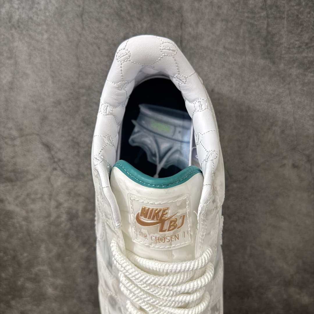 图片[8]-【纯原版】Nike Air Force 1 \”Beijing\” 勒布朗·詹姆斯限定联名 空军一号低帮休闲板鞋 IQ5373-100  #鞋面采用独特玉石迷彩纹理，细腻面料兼顾柔韧与耐穿，冰玉质感中底辨识度十足，夜光效果加持氛围感直接拉满，专属LBJ皇冠、鎏金标识点缀鞋身，细节满满自带收藏属性，上脚脚感柔软回弹，日常通勤、潮流穿搭都能轻松驾驭，男女同款适配多种穿搭风格，是潮流玩家不可错过的限定好物。  尺码：36 36.5 37.5 38 38.5 39 40 40.5 41 42 42.5 43 44 44.5 45-选品中心