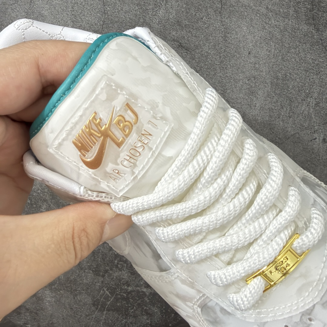 图片[11]-【纯原版】Nike Air Force 1 \”Beijing\” 勒布朗·詹姆斯限定联名 空军一号低帮休闲板鞋 IQ5373-100  #鞋面采用独特玉石迷彩纹理，细腻面料兼顾柔韧与耐穿，冰玉质感中底辨识度十足，夜光效果加持氛围感直接拉满，专属LBJ皇冠、鎏金标识点缀鞋身，细节满满自带收藏属性，上脚脚感柔软回弹，日常通勤、潮流穿搭都能轻松驾驭，男女同款适配多种穿搭风格，是潮流玩家不可错过的限定好物。  尺码：36 36.5 37.5 38 38.5 39 40 40.5 41 42 42.5 43 44 44.5 45-选品中心
