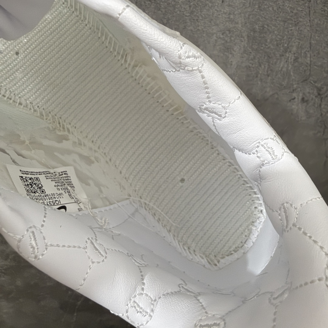 图片[14]-【纯原版】Nike Air Force 1 \”Beijing\” 勒布朗·詹姆斯限定联名 空军一号低帮休闲板鞋 IQ5373-100  #鞋面采用独特玉石迷彩纹理，细腻面料兼顾柔韧与耐穿，冰玉质感中底辨识度十足，夜光效果加持氛围感直接拉满，专属LBJ皇冠、鎏金标识点缀鞋身，细节满满自带收藏属性，上脚脚感柔软回弹，日常通勤、潮流穿搭都能轻松驾驭，男女同款适配多种穿搭风格，是潮流玩家不可错过的限定好物。  尺码：36 36.5 37.5 38 38.5 39 40 40.5 41 42 42.5 43 44 44.5 45-选品中心