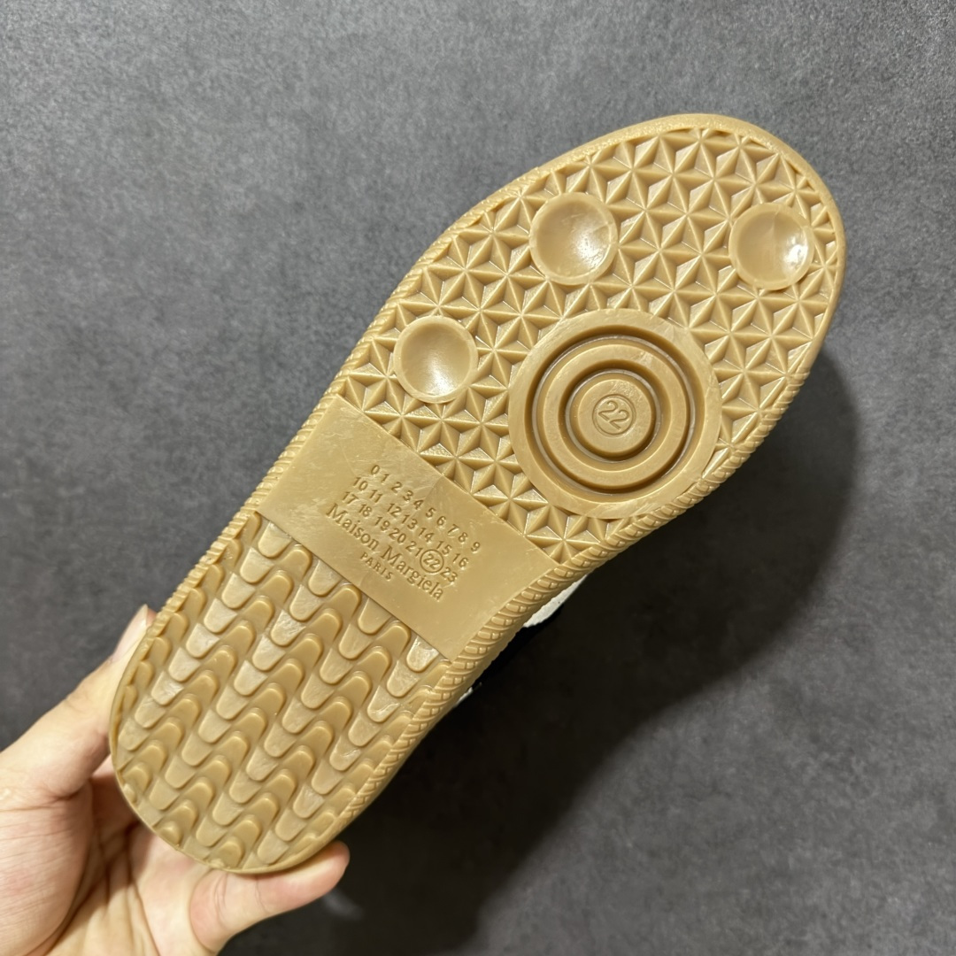 图片[9]-【YH版本】​Maison Margiela MM6梅森马吉拉Replica 休闲低帮德训鞋 性价比跑量 高端工艺盒 原盒配件 采用布面和皮革拼接，橡胶底耐磨防滑，打造欧美时尚。该鞋款的外观设计走在时尚前沿，其独特的风格款式构成了品牌身份重要的一部分。 尺码： 35 36 37 38 39 40 41 42 43 44 45 46-选品中心