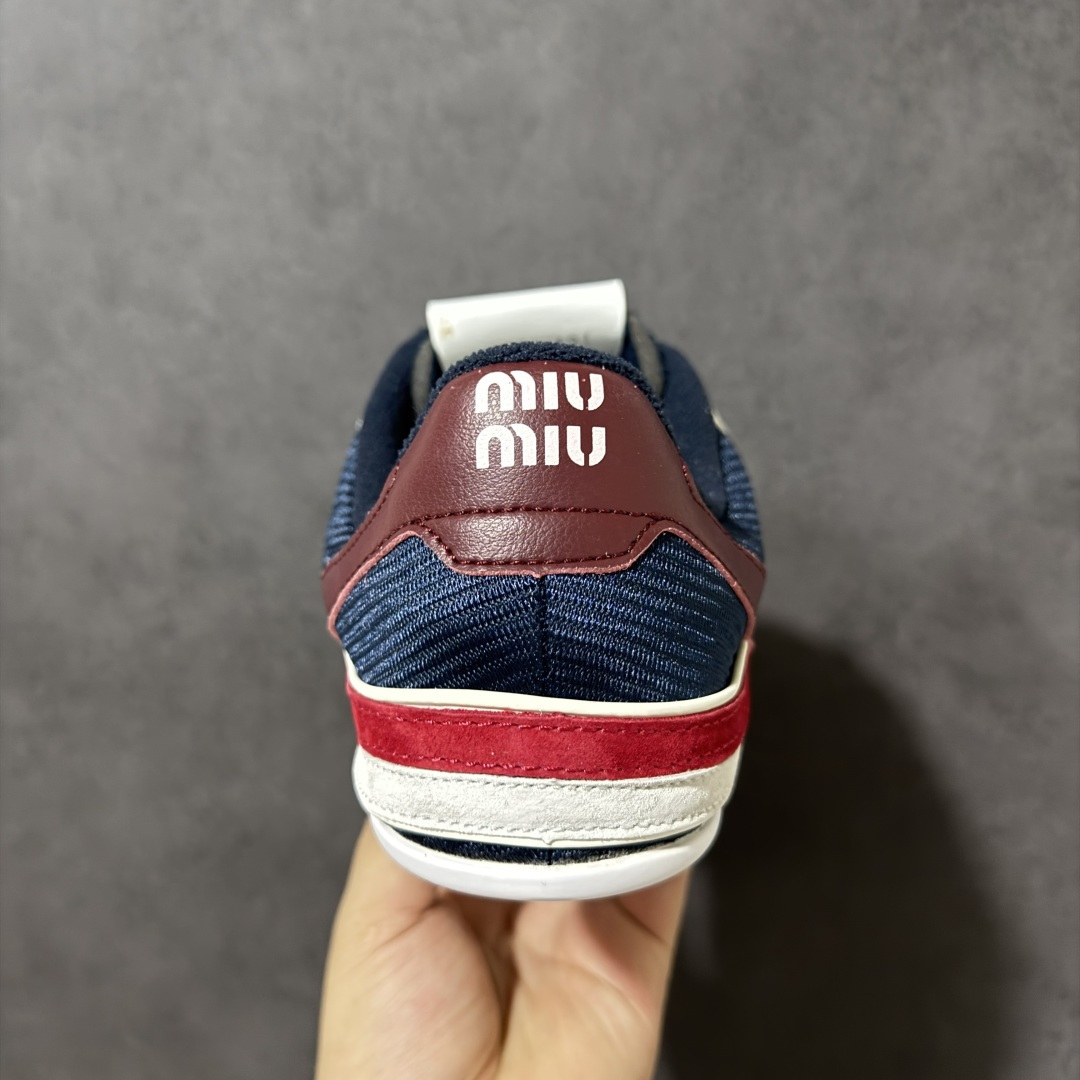 图片[4]-【GQ 福利】 MIU MIU缪缪Gymnasium 绒面革皮革科技面料彩色饰带圆头系带薄底鞋低帮生活休闲鞋私人订单 原版开发打造 区别市场所有版本 一切细节均对标原版 皮料 面料 大底均与原版对比无差别 无任何色差 尺码：35.5-45-选品中心