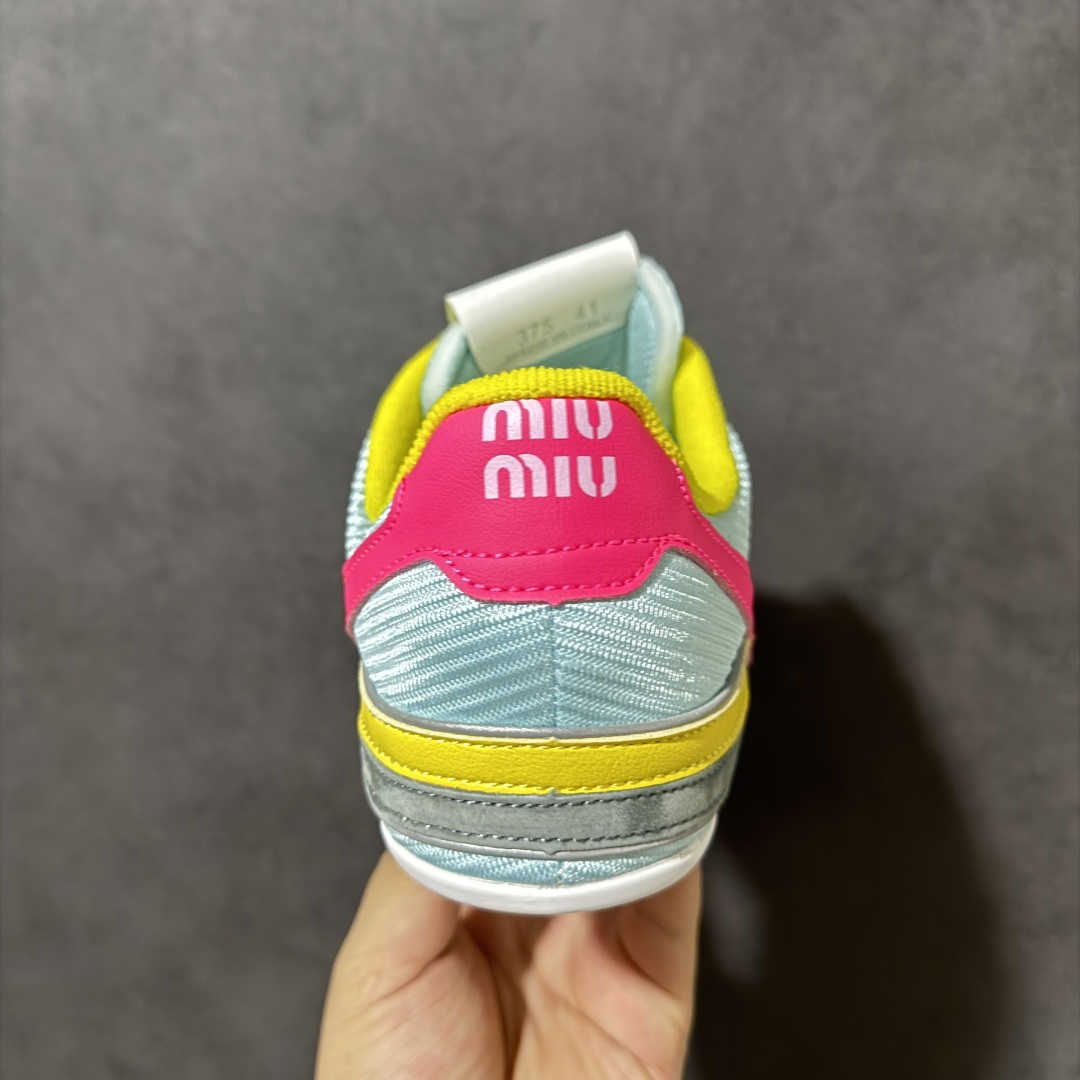 图片[4]-【GQ 福利】 MIU MIU缪缪Gymnasium 绒面革皮革科技面料彩色饰带圆头系带薄底鞋低帮生活休闲鞋私人订单 原版开发打造 区别市场所有版本 一切细节均对标原版 皮料 面料 大底均与原版对比无差别 无任何色差 尺码：35.5-45-选品中心