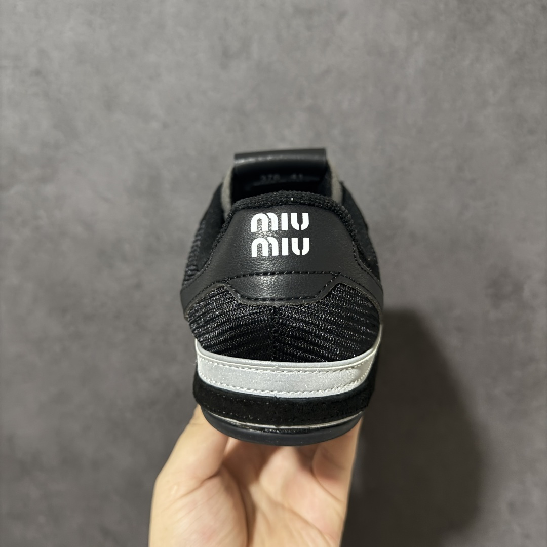 图片[4]-【GQ 福利】 MIU MIU缪缪Gymnasium 绒面革皮革科技面料彩色饰带圆头系带薄底鞋低帮生活休闲鞋私人订单 原版开发打造 区别市场所有版本 一切细节均对标原版 皮料 面料 大底均与原版对比无差别 无任何色差 尺码：35.5-45-选品中心