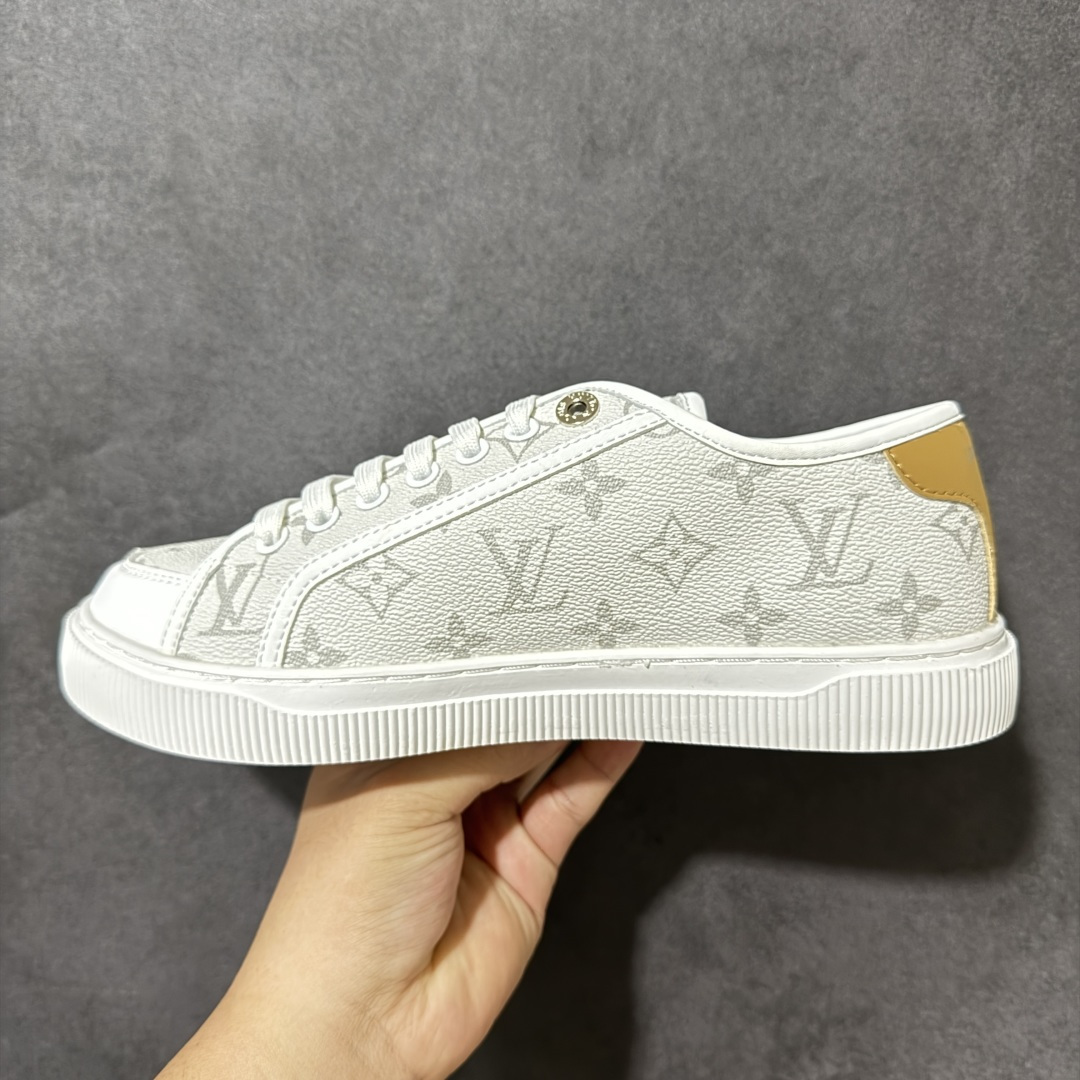 图片[2]-【莞产版本】LOUIS VUITTON Lagoon Sneaker 26ss春夏 饼干鞋 牛仔布 圆头系带 低帮 帆布鞋 礼盒包装 私模开发大底 正确细节 原鞋原材料1：1打造 完美版型做工 欢迎对比市场任何品质的货品 广东原产 专业LV大厂出品 正确底 大底开发近半年 原楦型开发纸版 全鞋原材料打造 细节 针车 烫金 中底无可挑剔 包装说明书防尘布袋物件 尺码：35-41 编码：FJB260270-选品中心